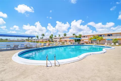 820 SW 11th #8B, Hallandale Beach, FL 33009