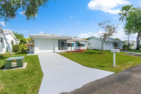 8561 NW 17th Pl, Plantation, FL 33322