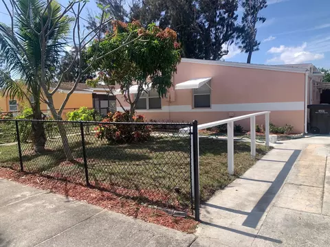 5701 Pinewood, West Palm Beach, FL 33407