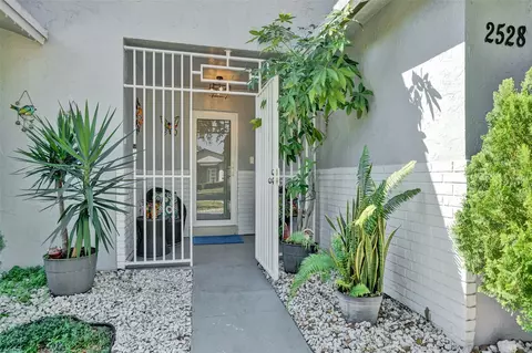 2528 Raleigh St, Hollywood, FL 33020
