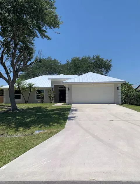 1658 SE Harp Ln, Port Saint Lucie, FL 34983