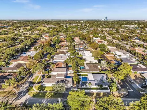 3300 N Hills Dr, Hollywood, FL 33021