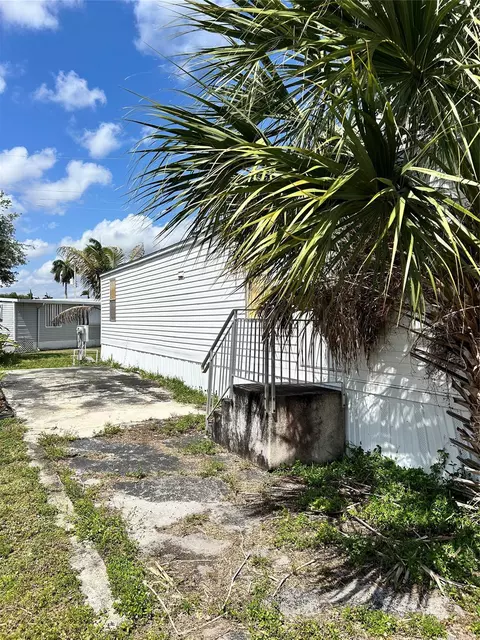 8517 SW 17th Ct, Davie, FL 33324