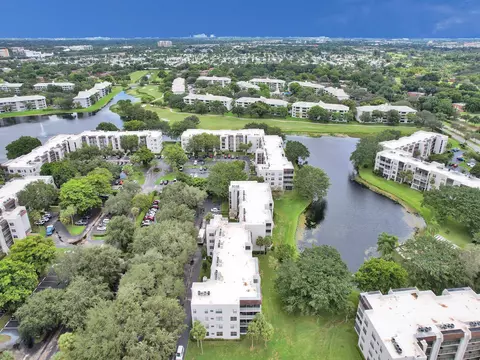 9235 Lagoon Pl #410, Davie, FL 33324