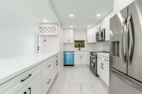 9220 S Hollybrook Lake Dr #107, Pembroke Pines, FL 33025