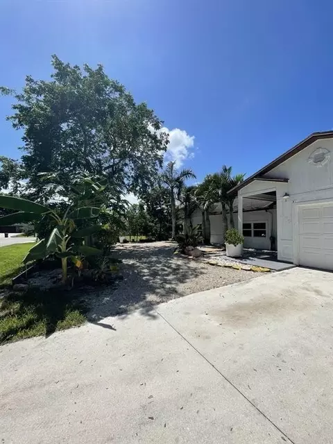 885 SW Andrew, Port Saint Lucie, FL 34953