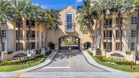 3001 NE 185th St #111, Aventura, FL 33180