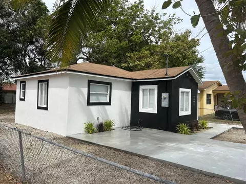 7762 NW 14 Ct, Miami, FL 33147