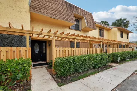 7857 NW 11 St, Plantation, FL 33322