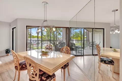 5801 Camino Del Sol #406, Boca Raton, FL 33433