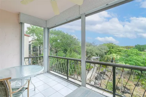 6010 S Falls Circle Dr #414, Lauderhill, FL 33319