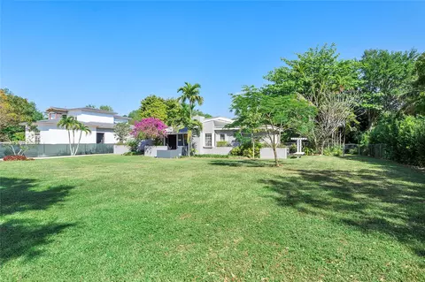8325 SW 68th St, Miami, FL 33143