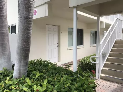 1892 NE 46th #B 1, Fort Lauderdale, FL 33308