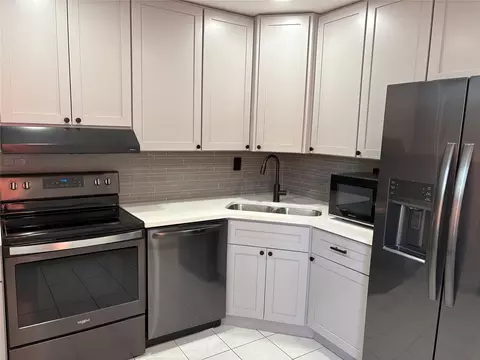 5812 NW 16th St #29, Lauderhill, FL 33313