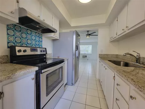 1050 E Sample Rd #203, Pompano Beach, FL 33064