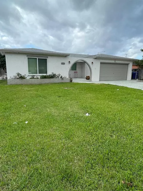 8852 W Long Acre Dr, Miramar, FL 33025