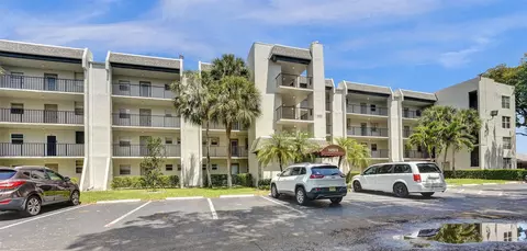 9450 Poinciana Pl #215, Davie, FL 33324