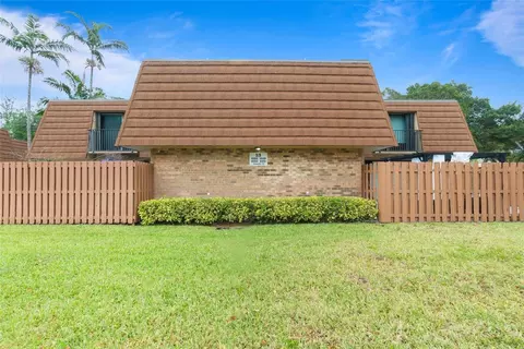 2555 Camelot, Hollywood, FL 33026