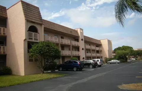 9841 Sunrise Lks #105, Sunrise, FL 33322