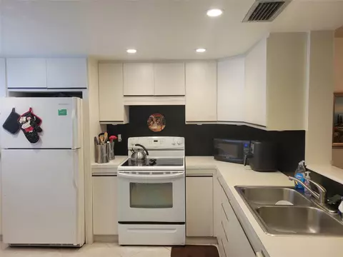 3201 Portofino Pt #J2, Coconut Creek, FL 33066