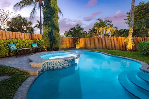 1924 NE 18th St, Fort Lauderdale, FL 33305