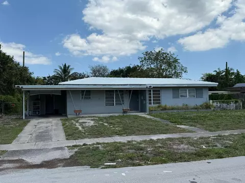 838 Fairway Dr, Plantation, FL 33317