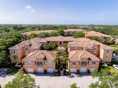 5020 Fairways Cir #J107, Vero Beach, FL 32967