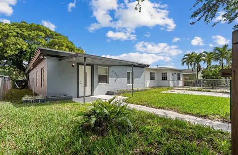 2231 Freedom St, Hollywood, FL 33020