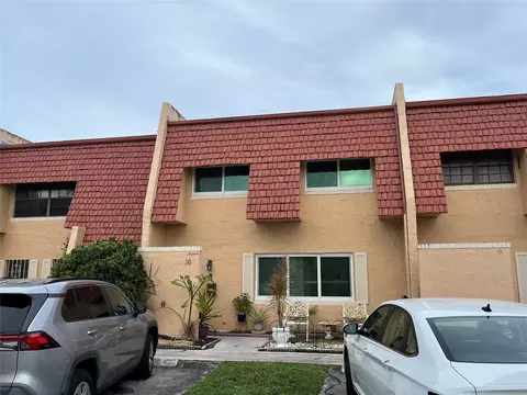 16 Spinning Wheel Ln #16, Tamarac, FL 33319