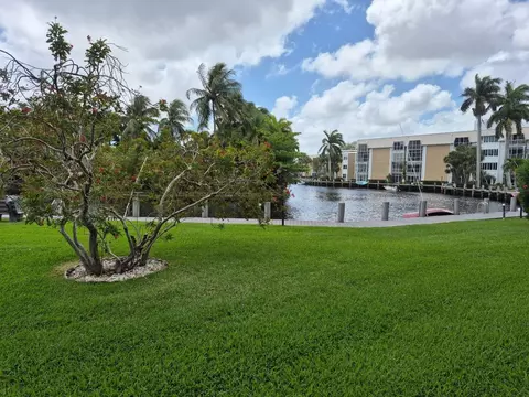 3010 NE 16 Ave #102, Oakland Park, FL 33334