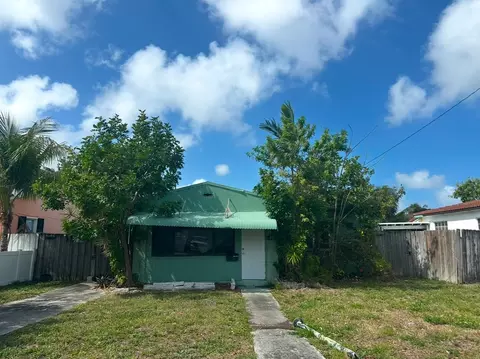 2339 Mckinley St, Hollywood, FL 33020