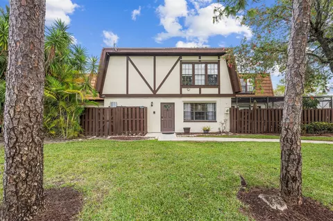100 Weybridge Cir #D, Royal Palm Beach, FL 33411