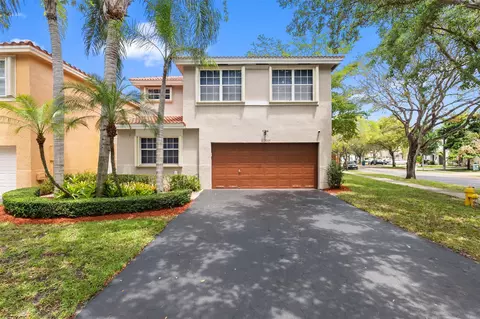 10735 S Saratoga Dr, Hollywood, FL 33026