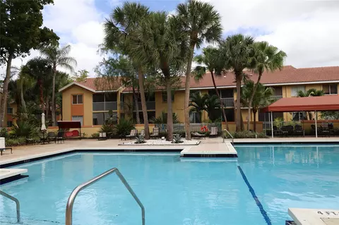 905 Coral Club Dr #905, Coral Springs, FL 33071