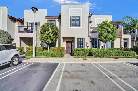 389 NE 208th Ter #389, Miami, FL 33179