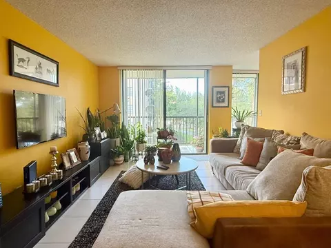 3500 Blue Lake Dr #303, Pompano Beach, FL 33064