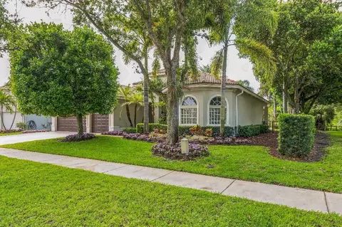 9192 Oak Alley Dr, Lake Worth, FL 33467