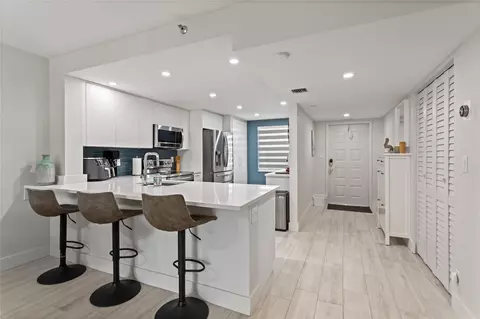 4015 W Palm Aire Dr #305, Pompano Beach, FL 33069