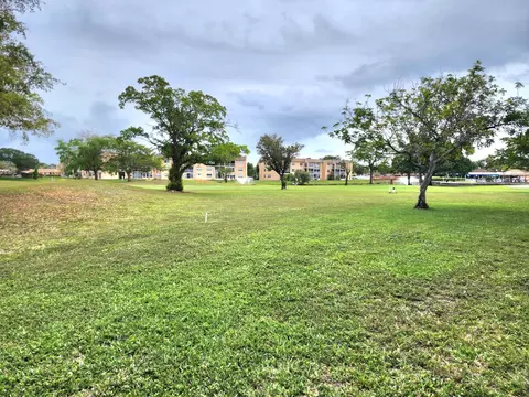 9521 Sunrise Lakes Blvd #103, Sunrise, FL 33322