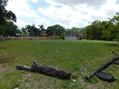 5830 Liberty St, Hollywood, FL 33021