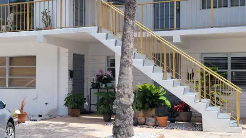 1907 NE 4th St #7, Deerfield Beach, FL 33441