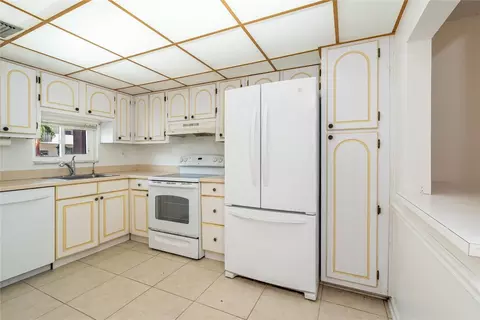 8960 S Hollybrook #103, Pembroke Pines, FL 33025