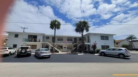 1907 NE 4th St #8, Deerfield Beach, FL 33441