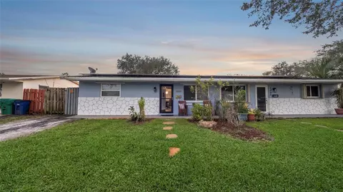 9480 SW 51st St, Cooper City, FL 33328