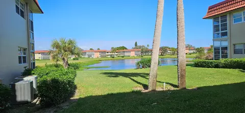 53 Woodland Dr #105, Vero Beach, FL 32962