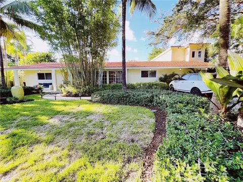 2709 NE 28th St, Fort Lauderdale, FL 33306
