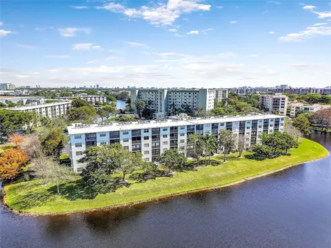 2236 N Cypress Bend Dr #206, Pompano Beach, FL 33069