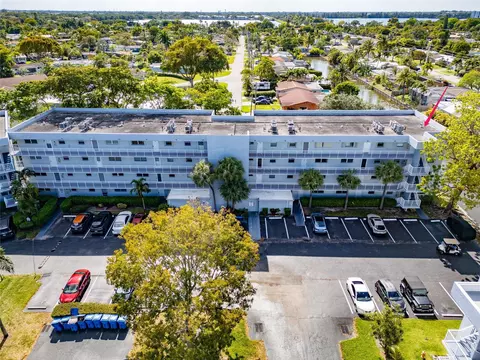 119 Royal Park Dr #4H, Oakland Park, FL 33309