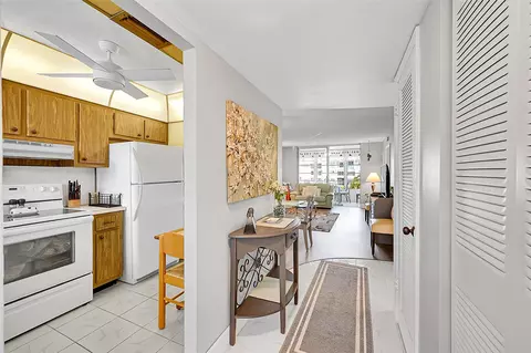 8110 Sunrise Lakes Blvd #202, Sunrise, FL 33322