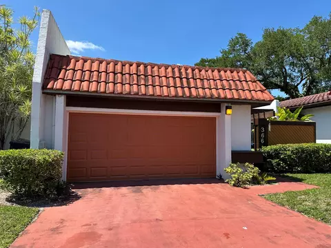 366 NE 195th St, Miami, FL 33179